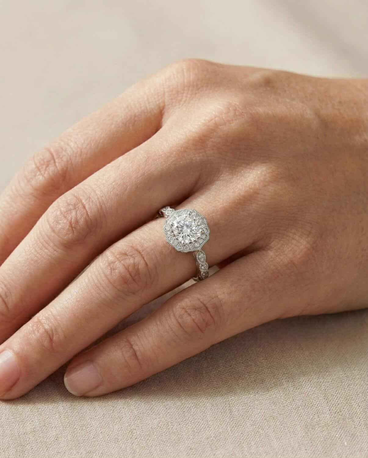 Imperial Halo Solitaire Secondary image